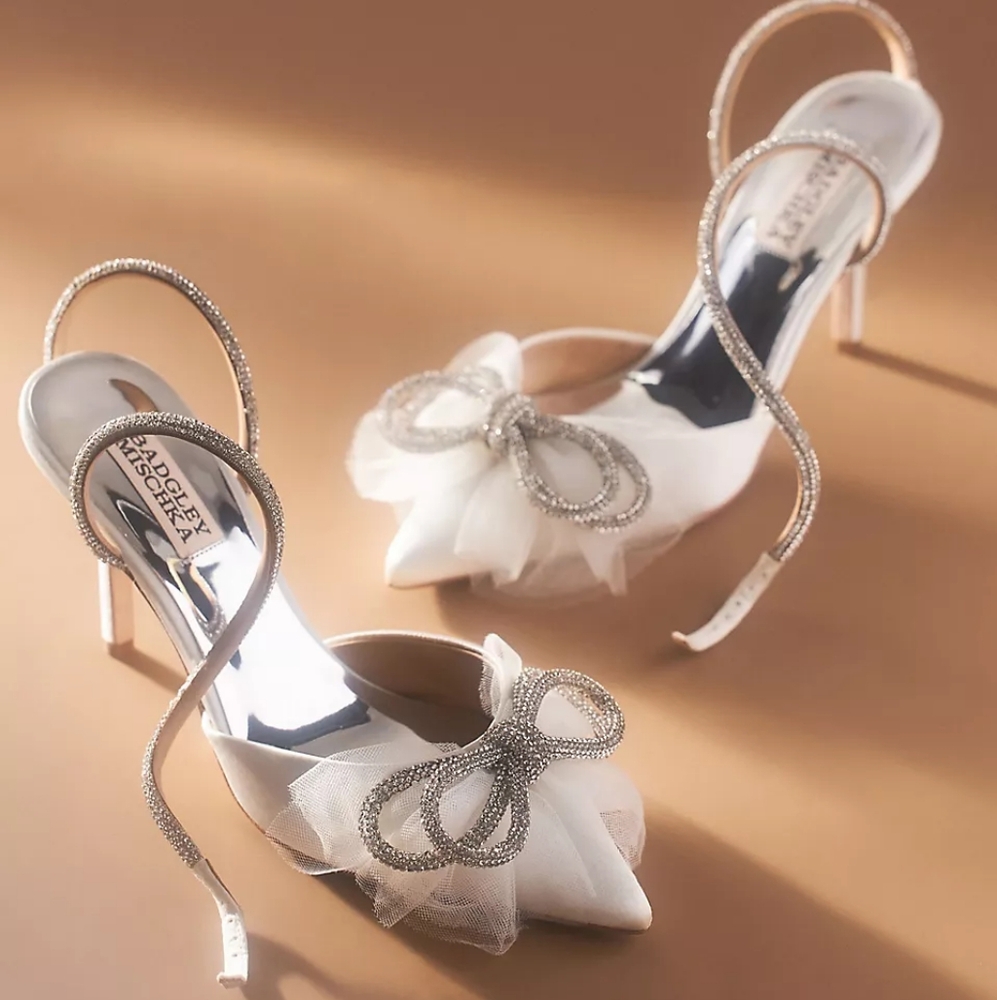 NWT Badgley Mischka White Sacred Rhinestone Bow Heels
